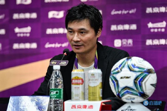 巴黎主席纳赛尔认为西蒙斯可以在球队中扮演重要角色，他让西蒙斯今夏回归巴黎，同时也是为姆巴佩的可能离队做准备。